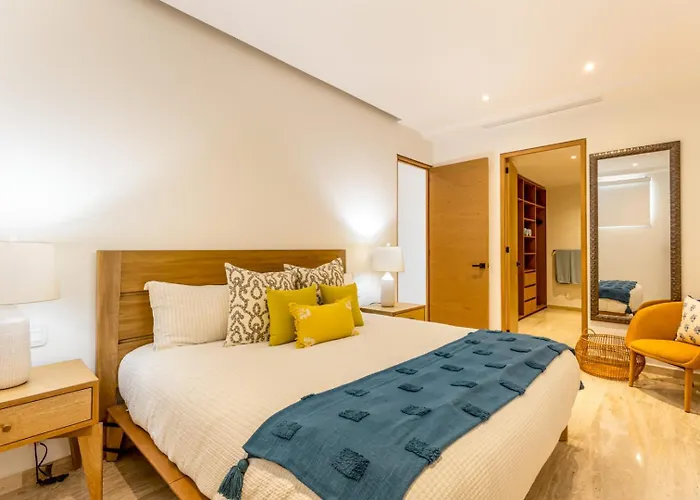 Luxury 2 Bedroom - Oceanview Pool - Gym Holiday home *
