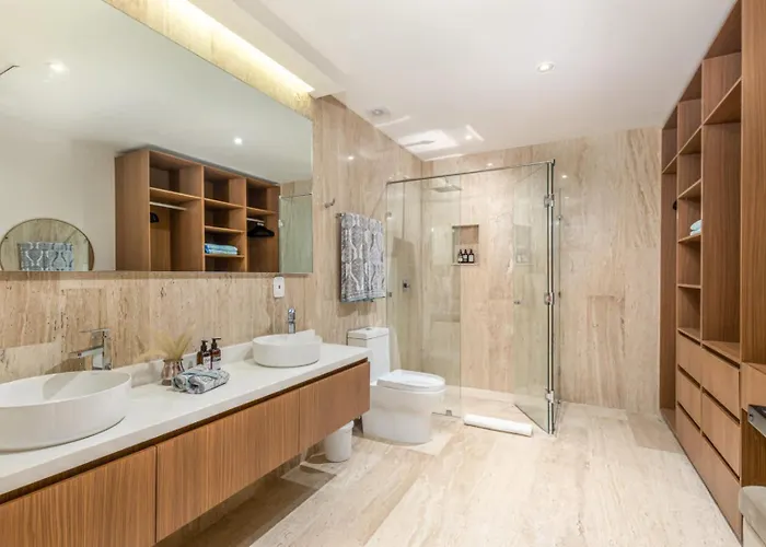 Holiday home Luxury 2 Bedroom - Oceanview Pool - Gym *