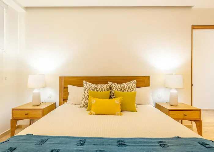 Luxury 2 Bedroom - Oceanview Pool - Gym *