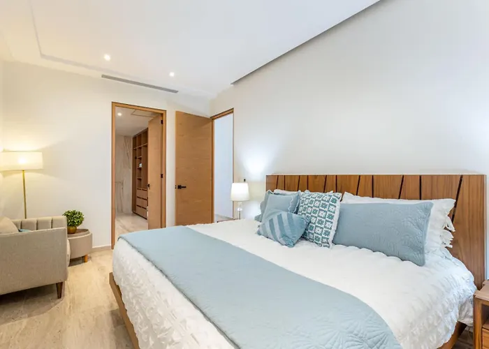 Luxury 2 Bedroom - Oceanview Pool - Gym Holiday home *