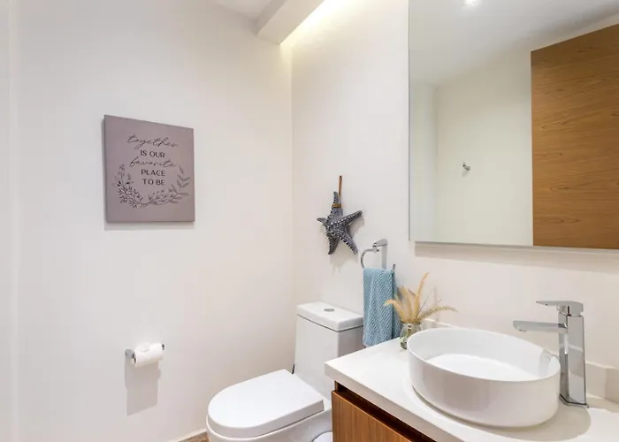 Holiday home Luxury 2 Bedroom - Oceanview Pool - Gym *