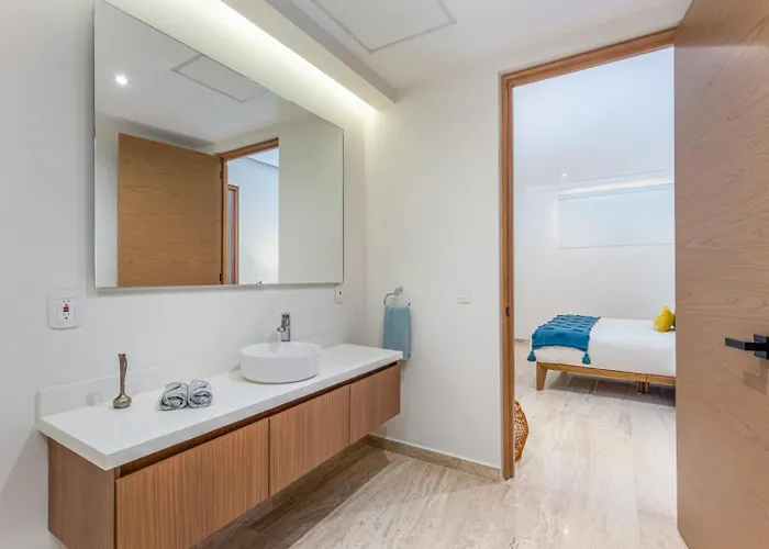 Holiday home Luxury 2 Bedroom - Oceanview Pool - Gym *