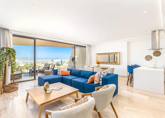 Luxury 2 Bedroom - Oceanview Pool - Gym *