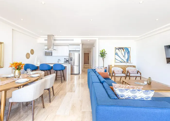 Luxury 2 Bedroom - Oceanview Pool - Gym Holiday home