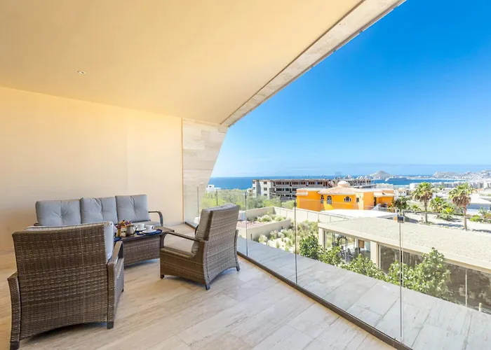 Luxury 2 Bedroom - Oceanview Pool - Gym